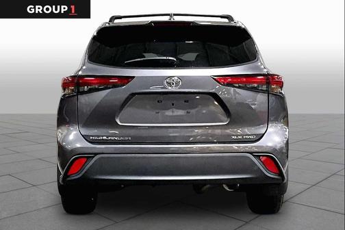 Magnetic Gray Metallic 2023 Toyota Highlander XLE