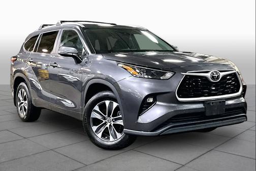 Magnetic Gray Metallic 2023 Toyota Highlander XLE
