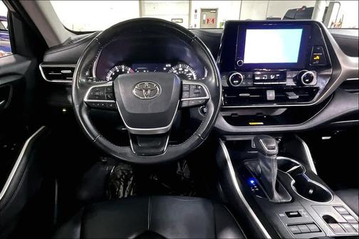 Magnetic Gray Metallic 2023 Toyota Highlander XLE