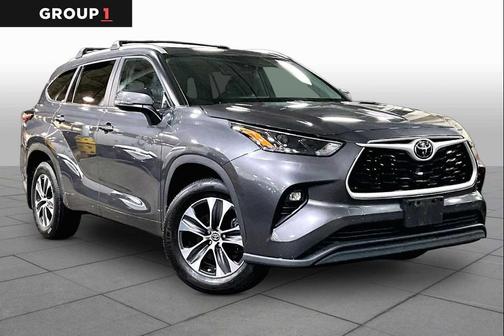 Magnetic Gray Metallic 2023 Toyota Highlander XLE