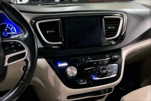 2019 Chrysler Pacifica Hybrid Touring Plus