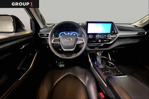Magnetic Gray Metallic 2024 Toyota Highlander Hybrid Platinum