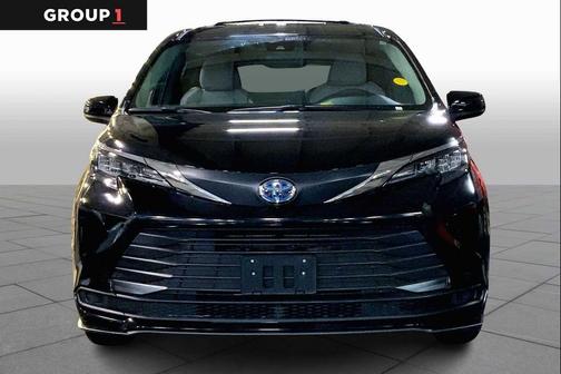 2025 Toyota Sienna LE