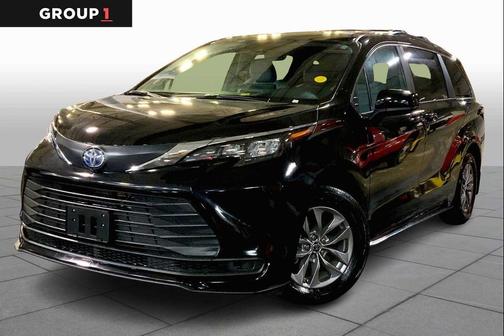 2025 Toyota Sienna LE