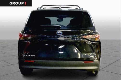 2025 Toyota Sienna LE