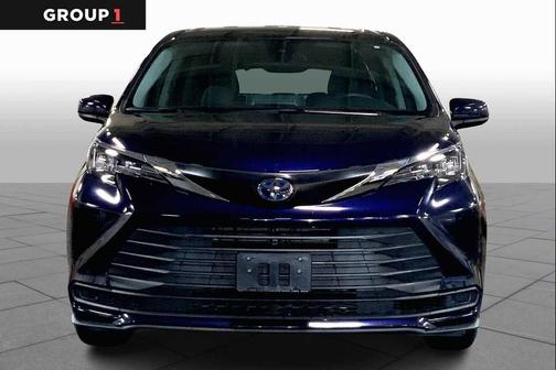 2024 Toyota Sienna LE