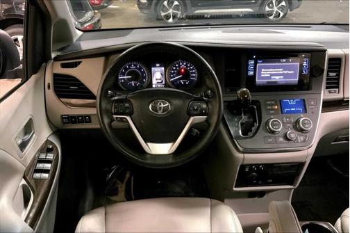 2017 Toyota Sienna XLE Premium