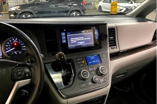 2017 Toyota Sienna XLE Premium