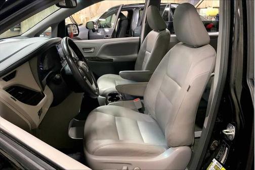 2017 Toyota Sienna XLE Premium