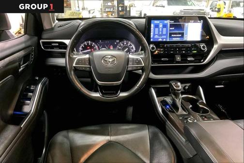 2022 Toyota Highlander Platinum