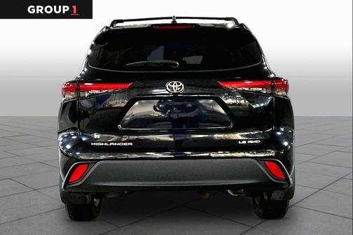Midnight Black Metallic 2023 Toyota Highlander LE