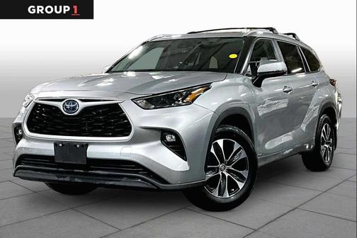 Celestial Silver Metallic 2023 Toyota Highlander Hybrid XLE