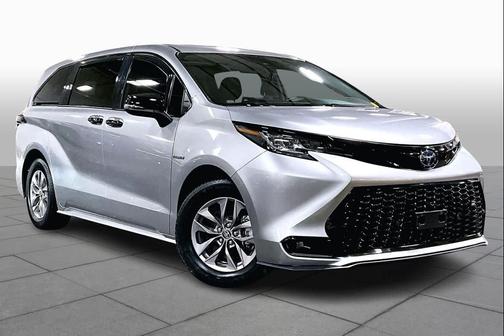 2022 Toyota Sienna LE