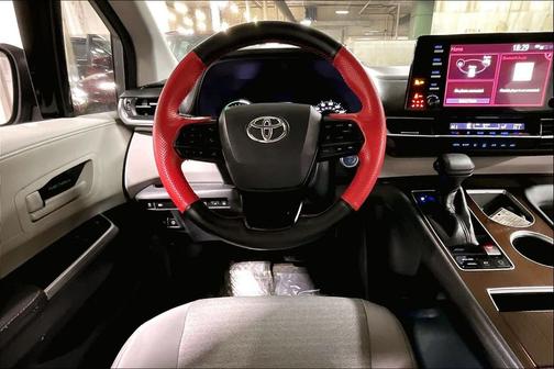 2022 Toyota Sienna LE