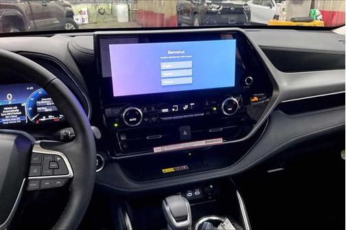 2025 Toyota Highlander Platinum
