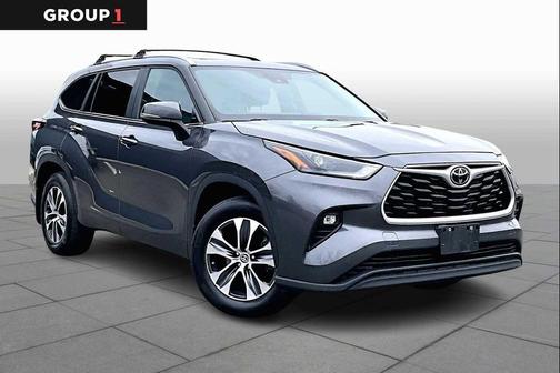Magnetic Gray Metallic 2023 Toyota Highlander XLE