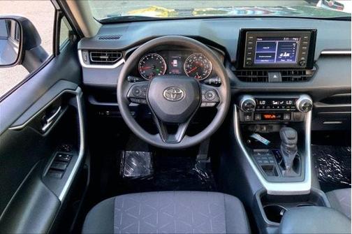 Photo 5 of 32 of 2019 Toyota RAV4 XLE