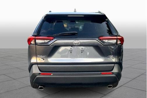 Photo 4 of 32 of 2019 Toyota RAV4 XLE
