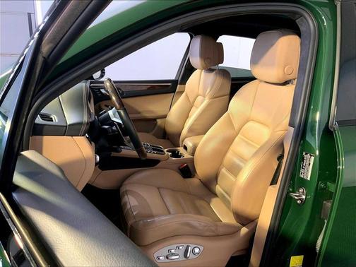 Mamba Green Metallic 2020 Porsche Macan Macan Turbo