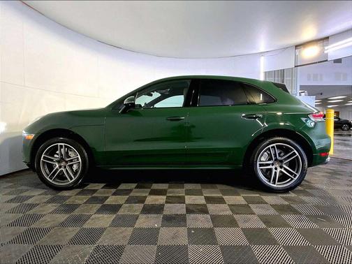 Mamba Green Metallic 2020 Porsche Macan Macan Turbo