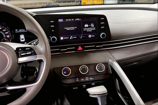 2022 Hyundai ELANTRA SE