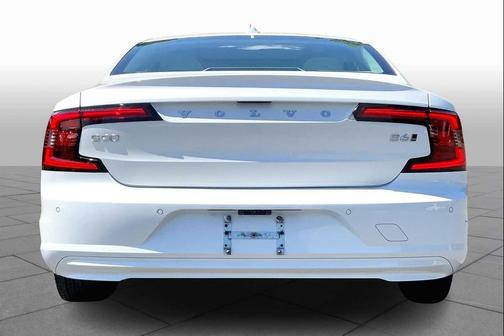 2022 Volvo S90 B6 Momentum