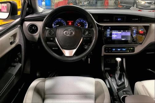 Blizzard Pearl 2018 Toyota Corolla LE ECO