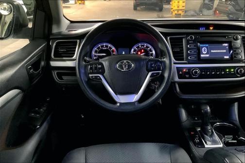 2016 Toyota Highlander LE