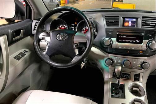 2011 Toyota Highlander SE