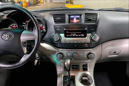 2011 Toyota Highlander SE
