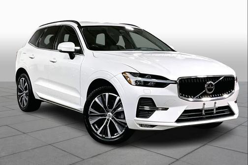 2022 Volvo XC60 B5 Momentum