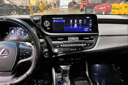 2022 Lexus ES 300h Luxury