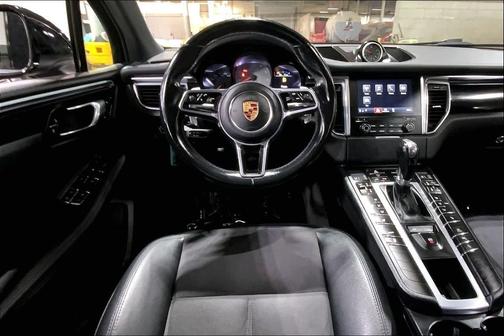 BLACK 2017 Porsche Macan Macan