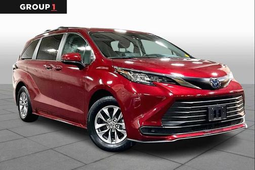 2023 Toyota Sienna LE