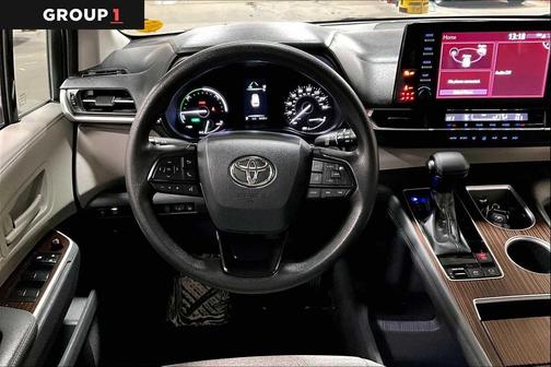 2023 Toyota Sienna LE