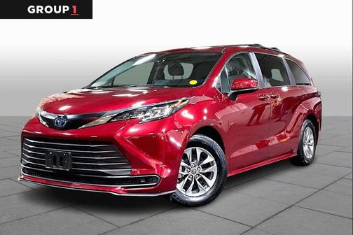 2023 Toyota Sienna LE