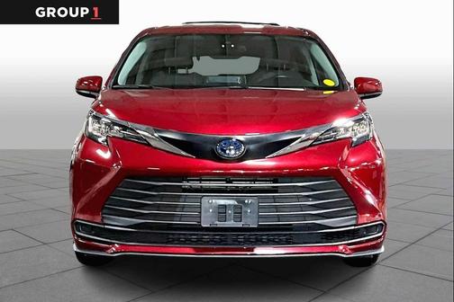 2023 Toyota Sienna LE