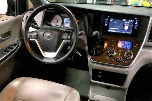 2016 Toyota Sienna LE