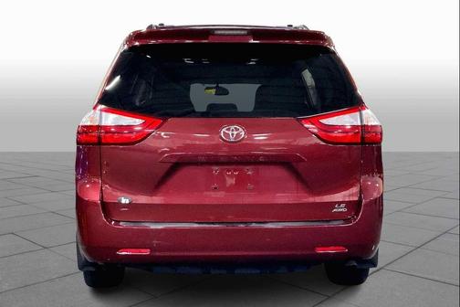 2016 Toyota Sienna LE