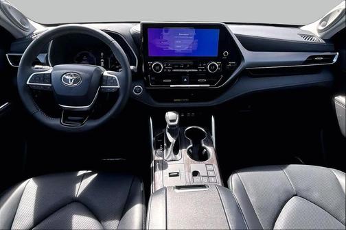 Black 2026 Toyota Highlander Hybrid Limited