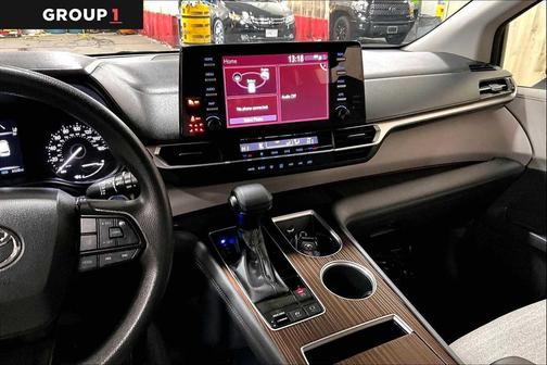 2023 Toyota Sienna LE