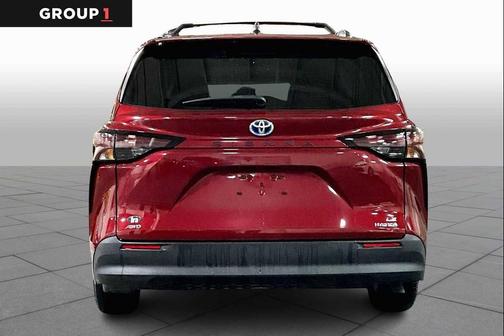 2023 Toyota Sienna LE