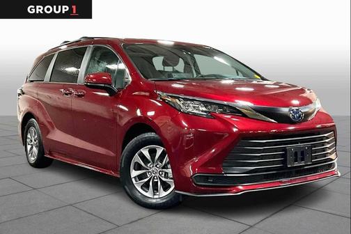 2023 Toyota Sienna LE