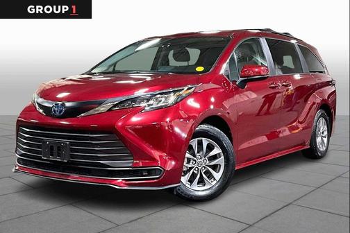 2023 Toyota Sienna LE