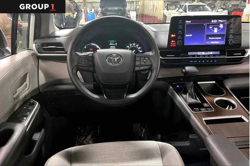 2024 Toyota Sienna LE