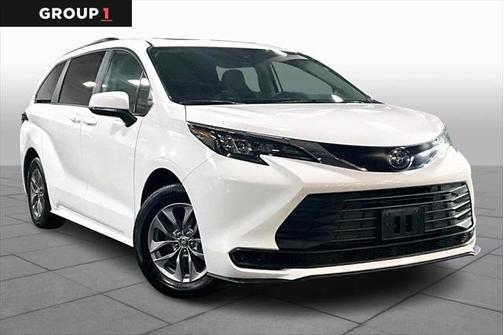 2024 Toyota Sienna LE