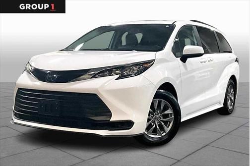 2024 Toyota Sienna LE