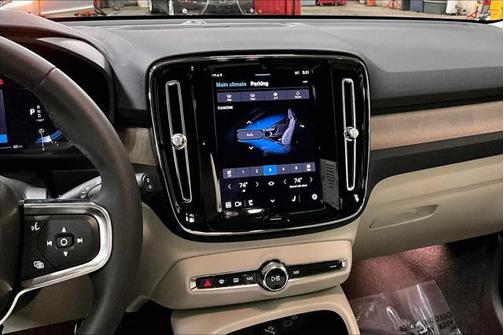 2024 Volvo XC40 B5 Plus Dark Theme