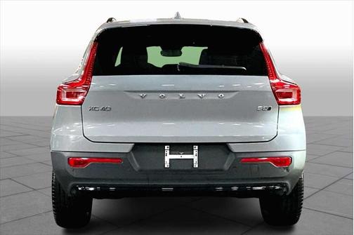 2024 Volvo XC40 B5 Plus Dark Theme