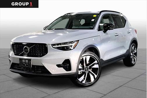 2024 Volvo XC40 B5 Plus Dark Theme